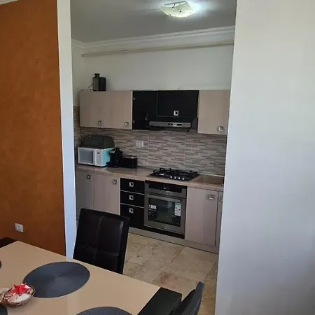 Apartament 2 Parter Solid Cazino דירה מאמאיה